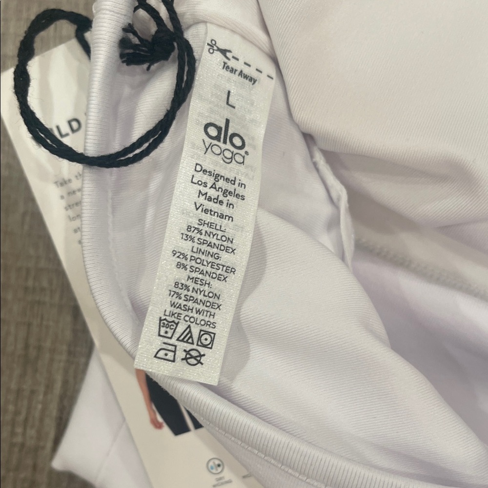 ALO New With Tags Yoga Women's Cream Sports Bra Size Large - Picture 5 of 5